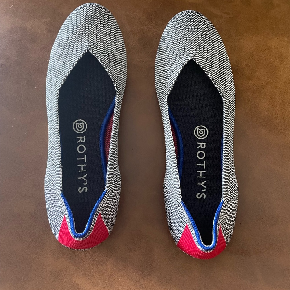 Round toe Rothys